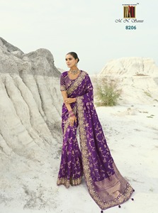 Nouvelle collection de saris de créateur en soie riche brodée, avec fils, perles, motifs découpés et bordure coquille. - Product Image 2
