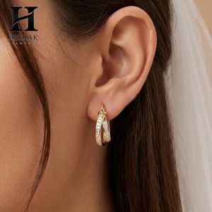 Pendientes de Doble Aro Entrecruzado de Oro de 14K con Diamantes, Fabricante de Joyería Fina de Lujo - Product Image 1