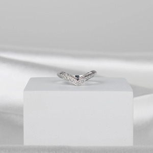 Anillo Chevron de Oro Blanco de 14K con Diamante Cultivado en Laboratorio, Banda Apilable en Forma de V, Anillo de Boda Delicado con Corte Redondo, Joyería Fina Minimalista - Product Image 6