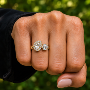 Anillo Toi Et Moi de Oro Puro de 14K con Corte Redondo Solitario y Halo, Anillo de Compromiso con Diamante Cultivado en Laboratorio con Corte Pera, Anillo de Boda de Lujo - Product Image 2