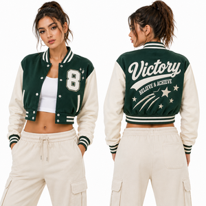 Chaqueta Letterman Corta para Mujer OEM, Cuerpo de Lana, Mangas de Cuero con Diseño de Escudo de Mariposa, Etiqueta Privada, Logotipo Personalizado, MOQ Bajo, Premium - Product Image 1