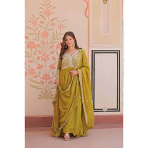 Robe paréo brodée de sequins et de perles Star Georgette avec dupatta - Product Image 4