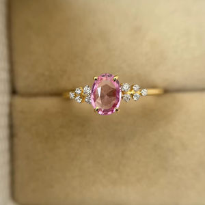 แหวนพลอยไพลินสีชมพู พลอยไพลินธรรมชาติ แหวนหมั้น เงินแท้ 925 ชุบทอง 14K แหวนพลอยไพลินสีชมพูสำหรับคนรัก - Product Image 1
