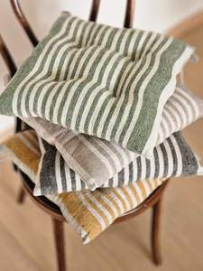 เบาะรองนั่งกำมะหยี่สีพื้นแบบสี่เหลี่ยมจัตุรัส ปรับแต่งได้ พร้อมหูจับ  หนานุ่ม  ขนาด 16.5x16.5x4 นิ้ว เป็นมิตรกับสิ่งแวดล้อม สำหรับใช้งานกลางแจ้ง - Product Image 4