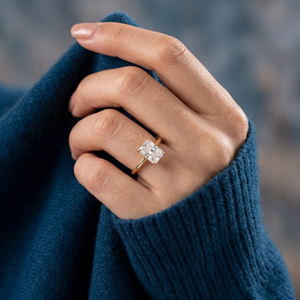 Anillo de Compromiso Solitario de Diamante de Corte Radiante de 2.00CT en Oro Amarillo de 14K, Joyería Fina Minimalista, Venta al Por Mayor, OEM, ODM - Product Image 5