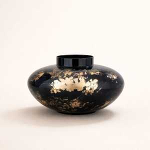 Vase de table en métal fait main, édition décorative, noir avec feuille d'or, design Wabi Sabi - Product Image 1