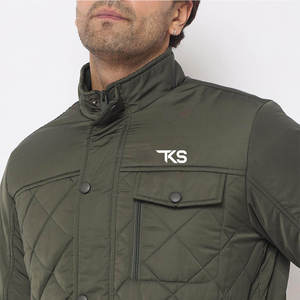 Veste matelassée légère pour homme avec isolation douce et coque résistante à l'eau pour les températures froides - Product Image 5