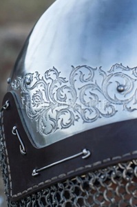 Casco Vikingo Hecho a Mano con Avental de Malla Metálica: Armadura Nórdica de Acero y Latón Mohd - Product Image 2
