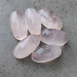 Cabujón de Cuarzo Rosa Natural, Gema Ovalada Grande AAA+, Parte Posterior Plana Calibrada para Joyería, Disponible en Todos los Tamaños - Product Image 4