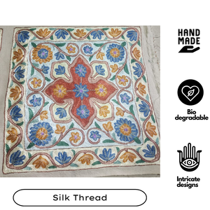 Funda de cojín decorativa de algodón de 16"x16" con diseño floral bordado a mano con hilo de seda Aari de Cachemira, colorido y sostenible. - Product Image 2