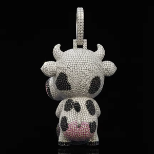 Colgante de vaca de dibujos animados con diamantes y piedras pavé multicolor de plata 925 |   Joyas de Lujo con Diseño de Animales para Fiestas Hip Hop - Product Image 3