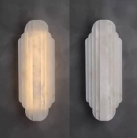 Applique murale LED de luxe en métal et albâtre espagnol naturel, design rétroéclairé avec finitions personnalisées disponibles, intensité réglable