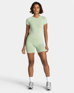 T-shirt basique minimaliste pour femme, style moderne et épuré, mode contemporaine, étiquettes personnalisées, design de logo, manches raglan, imprimé en spandex - Product Image 3