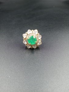 แหวนรูปดาวสีเงินประดับพลอยทรงเหลี่ยมมรกต ชุบทอง 18K ของ Amaira Jewels สำหรับผู้หญิง คลาสสิก เหมาะสำหรับเป็นเครื่องประดับหมั้นในเดือนพฤษภาคม - Product Image 2