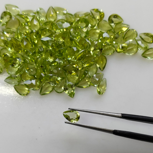 Péridot naturel 6x4MM, coupe poire, pierres précieuses de qualité supérieure pour la fabrication de bijoux - Product Image 1
