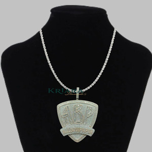 Colgante de Escudo de Plata 925 con Moissanita de Corte Redondo, Estilo Hip Hop, Unisex, para Uso Diario - Product Image 1