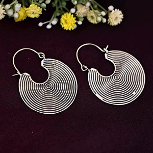 Boucles d'oreilles en laiton de la série Luxe Metal Craft, qualité supérieure, finition brillante, article de gros personnalisé en usine - Product Image 2