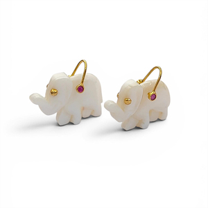 Pendentif éléphant en nacre naturelle et cristal poli, ajouré, plaqué or sur argent sterling 925, tendance mode - Product Image 1