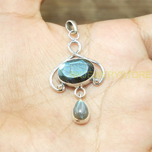 Collar con Colgante de Labradorita Natural en Plata de Ley 925, Hecho a Mano, con Destello Azul, Ovalado - Product Image 4