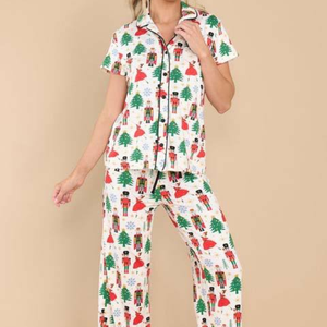 Camiseta de pijama navideña de manga corta para mujer, camisa de dormir con cuello con muescas y estampado de Cascanueces - Product Image 6