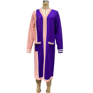 เสื้อคลุมคาร์ดิแกนผู้หญิงสำหรับฤดูหนาว สีม่วงและชมพู แต่งลายทางสีขาว คอวี ผ้าฟลีซขนสัตว์/แคชเมียร์ มีกระเป๋าหน้า เหมาะสำหรับชุดนักศึกษาหญิง - Product Image 1