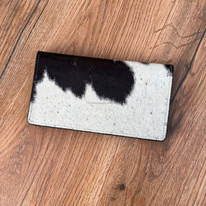 Funda de teléfono tipo billetera de cuero de vaca Vintage de diseñador de lujo con protección RFID tallada a mano y característica elegante multiuso - Product Image 4