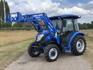 รถแทรกเตอร์ Solis 4WD รุ่นขายส่งยอดนิยม พร้อมห้องโดยสารแบบปิดและที่ตักด้านหน้า ผู้จัดจำหน่ายอุปกรณ์การเกษตรสำหรับงานหนัก ขายส่งจำนวนมาก - Product Image 3