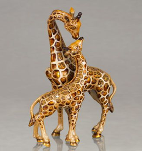 Statues de girafes artistiques à motifs dorés et vert-bleu, avec de longs cousses élégants, disponibles à prix de gros. - Product Image 3