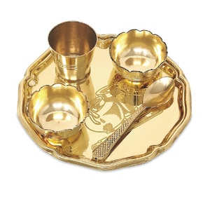 Ensemble de thali en laiton doré, finition métallique brillante, effet miroir, texture lisse, gravé, embossé, sculpté, massif - Product Image 4