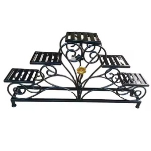 Soporte para plantas de diseño de última generación, de hierro negro con decoración en volutas, de 5 niveles, simétrico, escalonado, tipo pedestal, para decoración de patio. - Product Image 1