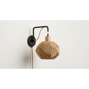 Applique murale en rotin tressé à la main avec bras en métal noir, style bohème, pour chambre et salon, éclairage en cannage naturel pour usage hôtelier - Product Image 1