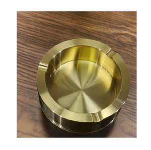 Cendrier minimaliste en acier, plateau compact en métal pour fumeurs, conçu pour une utilisation en intérieur, finition résistante à la chaleur et entretien facile. - Product Image 1