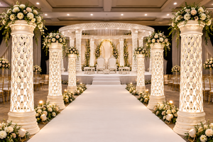 Impresionante Mandap de Boda de Cristal con Corte de Diamante, Magnífico Mandap de Boda de Cristal con Corte de Diamante, Elegante Mandap de Cristal, Reino Unido - Product Image 2