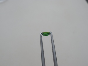 Diopsido cromado verde ovalado facetado suelto de 5x3mm - Product Image 1