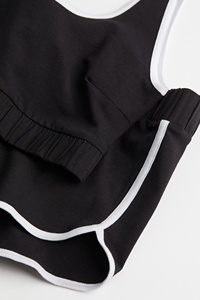 Ensemble décontracté pour femme de haute qualité, collection 2025, couleur unie noire, haut classique et short taille haute à cordon de serrage, 2 pièces avec boutons et fermeture éclair - Product Image 6