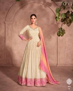 Robe Anarkali Moderne Brodée Scintillante Prête à Porter (Taille Unique) pour Fêtes, Diwali, Mariages - Longueur au Sol, Coupe Classique - Product Image 3