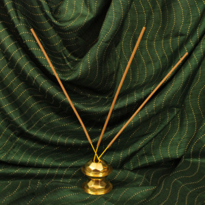 Soporte para Incienso con Diseño de Diamantes en Latón para Sala de Pooja, Meditación, Fragancia y Decoración del Hogar - Product Image 5