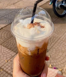 Gobelets en plastique PP à prix abordable, design classique, avec couvercle, transparents, jetables, tailles personnalisées de 12 oz à 24 oz, fabriqués au Vietnam - Product Image 1