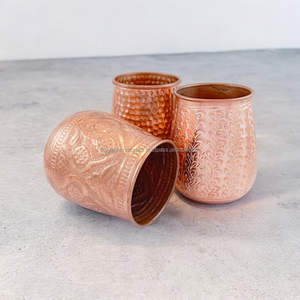 Mug à vin en cuivre gravé Moscow Mule, mug ovale en cuivre pour boire de la bière - Product Image 1