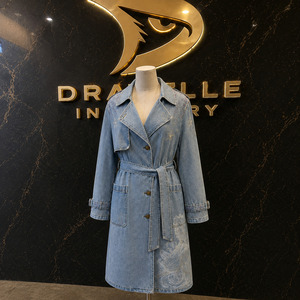Gabardina vaquera unisex azul pálido con pedrería, abrigo largo con cinturón, chaqueta de moda gótica Y2K estilo streetwear - Product Image 1
