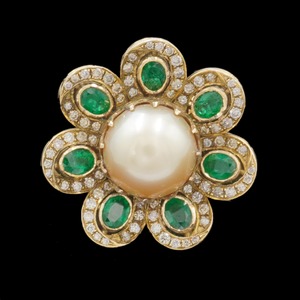 Anillo de Diamantes de Corte Redondo con Esmeralda Verde Ovalada en Oro Sólido de 18K con Perlas de Agua Salada, Anillo Tradicional Indio con Diseño de Flor - Product Image 1