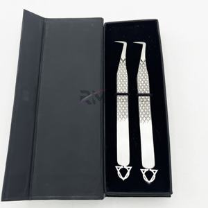Pince à épiler inclinée RMI en acier inoxydable, anti-magnétique et anti-statique, avec grip diamanté, pour extensions de cils, marque privée, 90 degrés - Product Image 1
