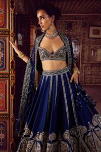 Lehenga de seda tailandesa con diseño de Dori, bordado con hilo y lentejuelas, blusa de seda tailandesa con lentejuelas, Dori y bordado con hilo, y dupatta de red. - Product Image 4