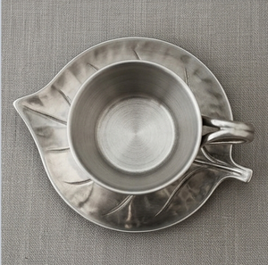 Ensemble tasse à thé et soucoupe en acier inoxydable avec poignée, tasse à café en métal à motif de feuilles en relief - Product Image 4