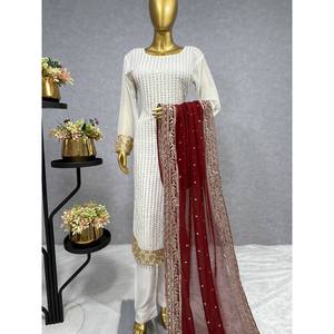 Ensemble de costume en mousseline de soie de créateur avec broderie fantaisie et travail de sequins - Product Image 1