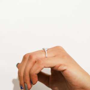 Bague de fiançailles solitaire en diamant de laboratoire taille émeraude, avec bande émeraude, en platine/or blanc massif 18K/14K/10K, bijoux fins - Product Image 2