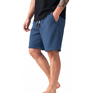 Shorts de détente personnalisés pour hommes en tricot gaufré, tissu texturé doux, taille à cordon de serrage, style streetwear décontracté, fournisseur OEM de vêtements en gros - Product Image 4