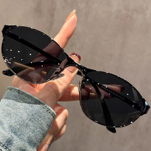 2026 Luxury Retro Punk Style Cat Eye <b>Sunglasses</b> Light Weight UV Gold Frame Durable Lenses for Travel Ladies Fashion <b>Sunglasses</b> - Product Image 4