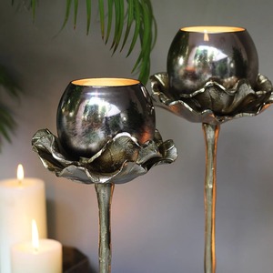 Paire de bougeoirs en verre floral sur support, en métal doré antique, style rustique campagnard, centre de table pour décoration de mariage - Product Image 2