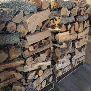 Fournisseur abordable de bûches de bois de chauffage en chêne - Bois de chauffage séché au four, humidité 18% - Bois de chauffage en bois dur pour une énergie thermique confortable - Product Image 2
